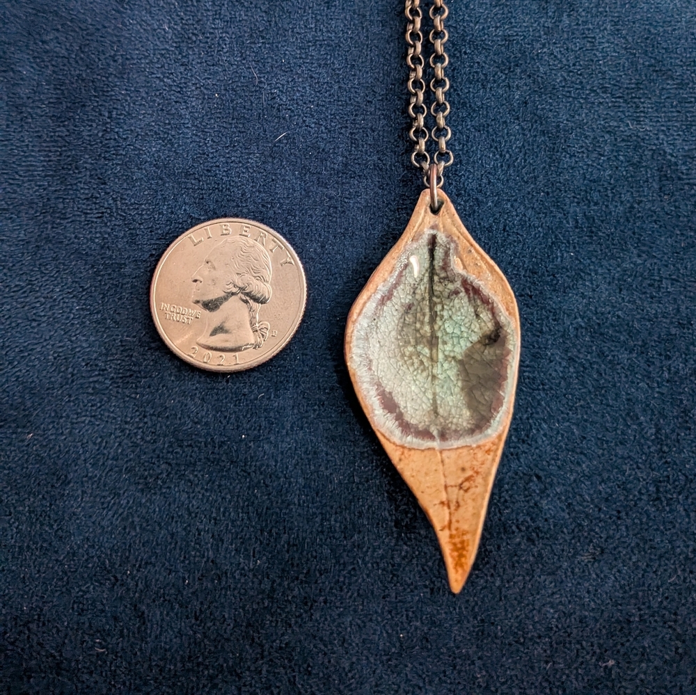 Elegant Leaf Pottery Pendant Necklace